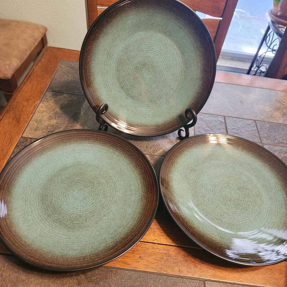Over And Back R.S.V.P.  8.75" Stoneware Salad Plates Green  Brown Embossed Rings